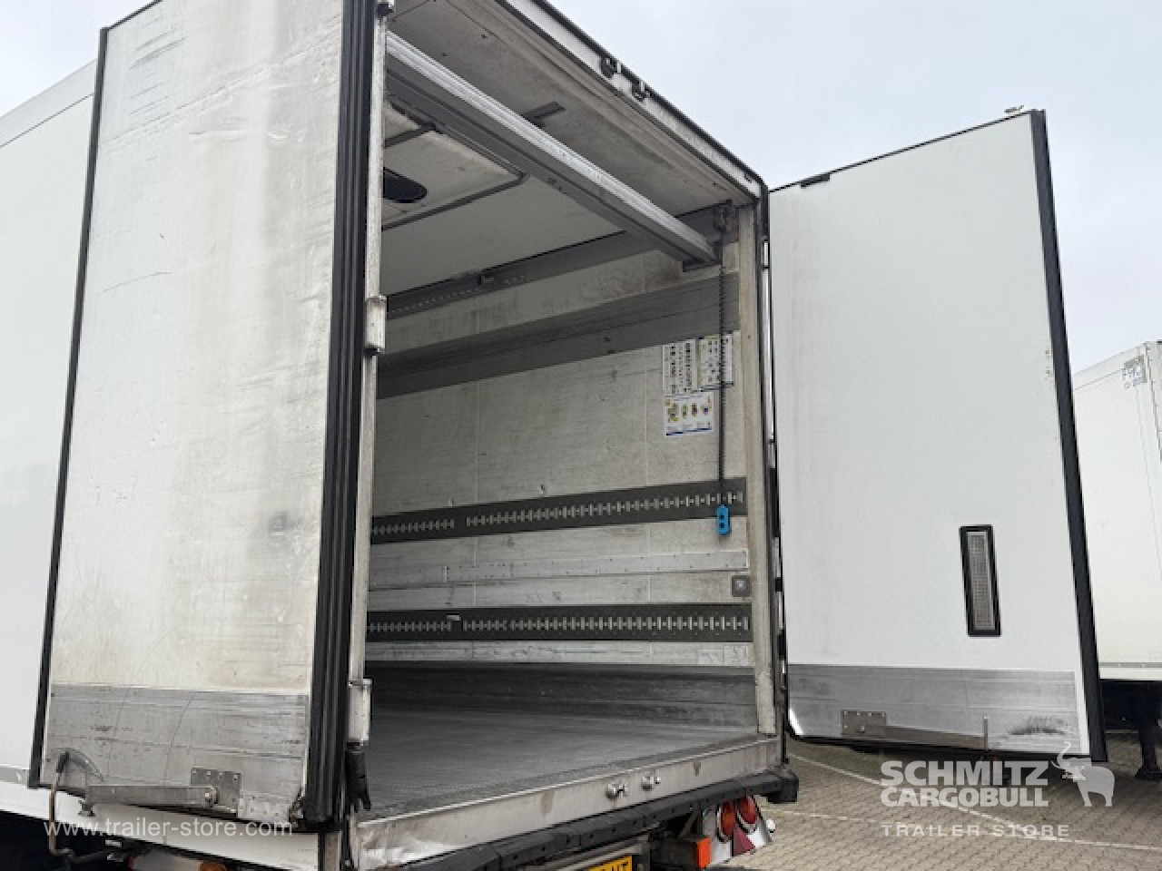 SCHMITZ Oplegger Vries Multitemp Taillift - Semirremolque isotérmico: foto 5 SCHMITZ Oplegger Vries Multitemp Taillift - Semirremolque isotérmico: foto 5