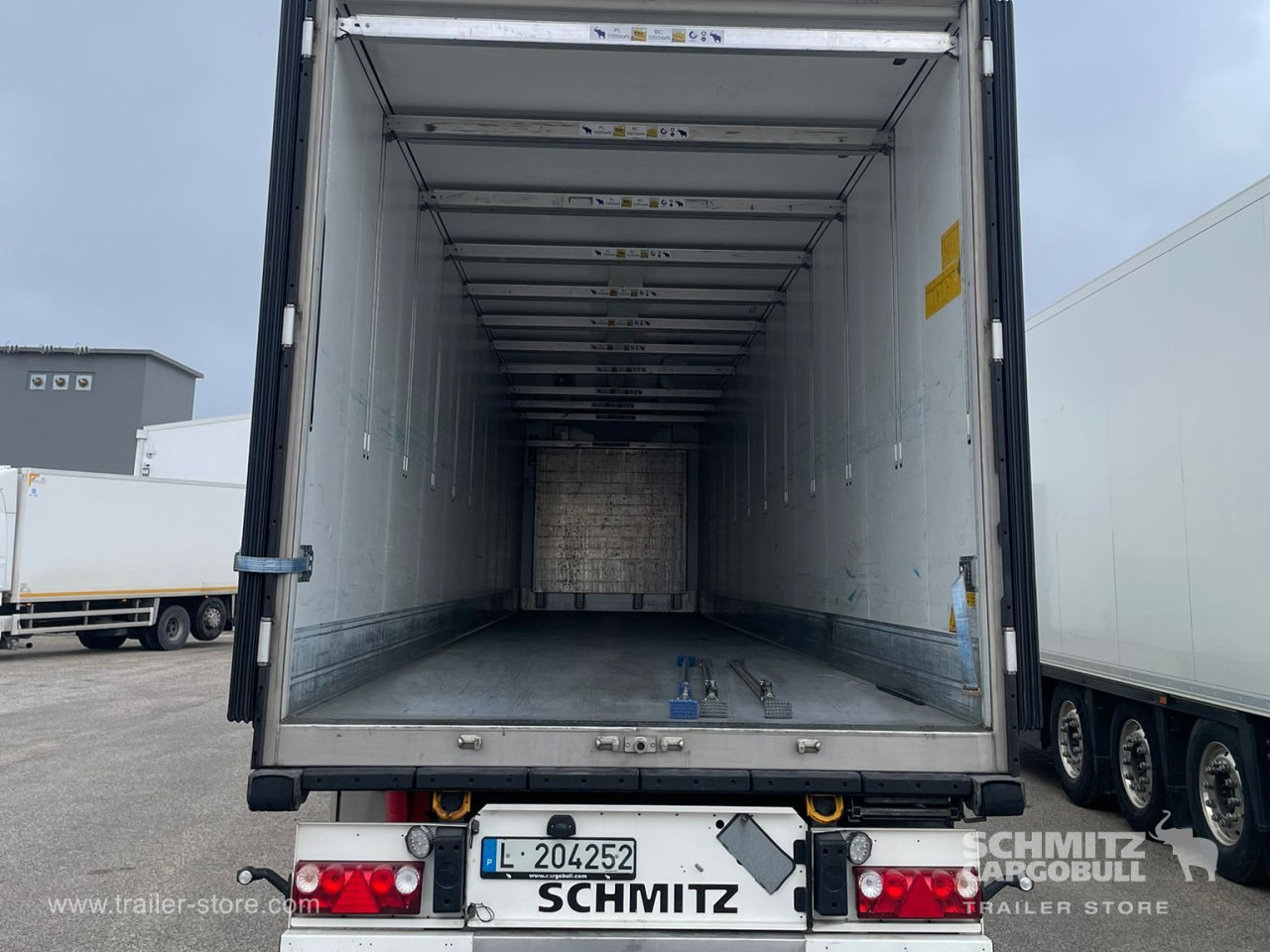 SCHMITZ Reefer Standard Double deck - Semirremolque isotérmico: foto 2 SCHMITZ Reefer Standard Double deck - Semirremolque isotérmico: foto 2