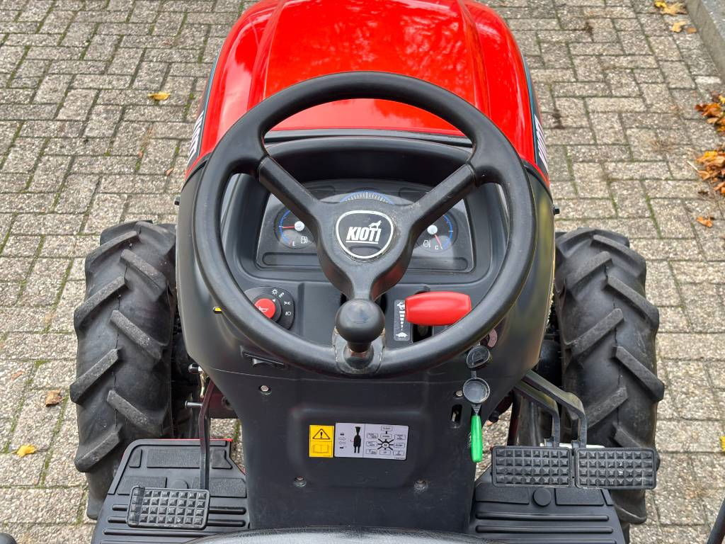 Mini tractor Kioti CK 3310 HST: foto 7 Mini tractor Kioti CK 3310 HST: foto 7