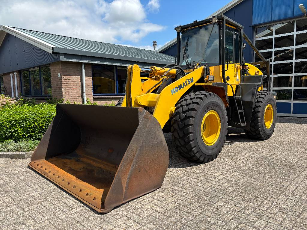 Komatsu WA 320-5 - Cargadora de ruedas: foto 1 Komatsu WA 320-5 - Cargadora de ruedas: foto 1