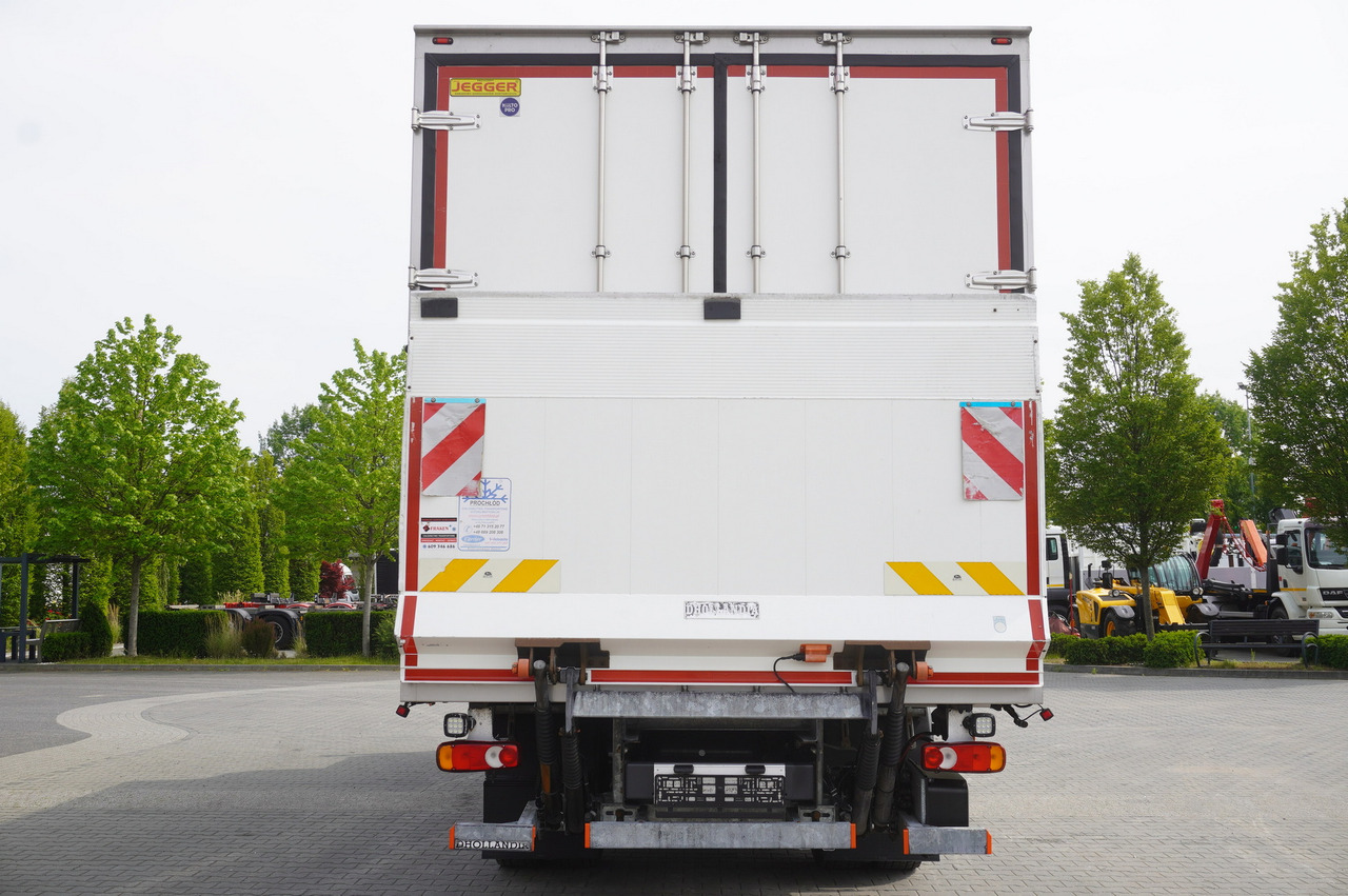 DAF LF 16.260 / Jegger Refrigerator / Carrier Supra 750 / DHOLLANDIA 1500 kg / Sleeper cab - Camión frigorífico: foto 4 DAF LF 16.260 / Jegger Refrigerator / Carrier Supra 750 / DHOLLANDIA 1500 kg / Sleeper cab - Camión frigorífico: foto 4