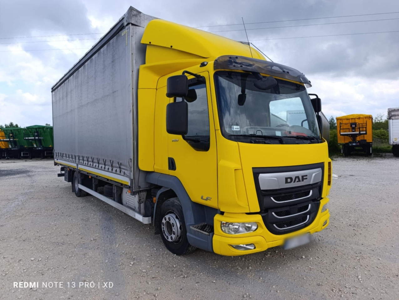 DAF LF 260 / Curtainsider 18 EPAL / sleeper cab - Camión lona: foto 3 DAF LF 260 / Curtainsider 18 EPAL / sleeper cab - Camión lona: foto 3