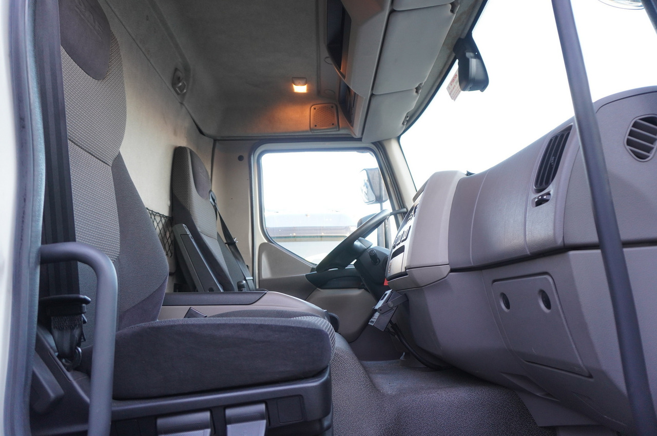 Camión frigorífico DAF LF 290 E6 4×2 / Lamberet refrigerated box 22 pallets / Multitemperature / Carrier Supra 1150 MT: foto 19 Camión frigorífico DAF LF 290 E6 4×2 / Lamberet refrigerated box 22 pallets / Multitemperature / Carrier Supra 1150 MT: foto 19