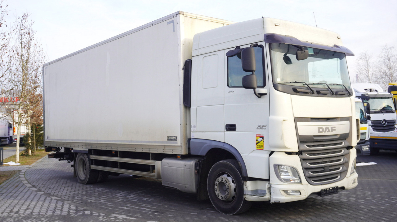 DAF XF 410 EURO 6 /410 HP / 20 EPAL / Dhollandia lift 1500 kg - Camión caja cerrada: foto 1 DAF XF 410 EURO 6 /410 HP / 20 EPAL / Dhollandia lift 1500 kg - Camión caja cerrada: foto 1