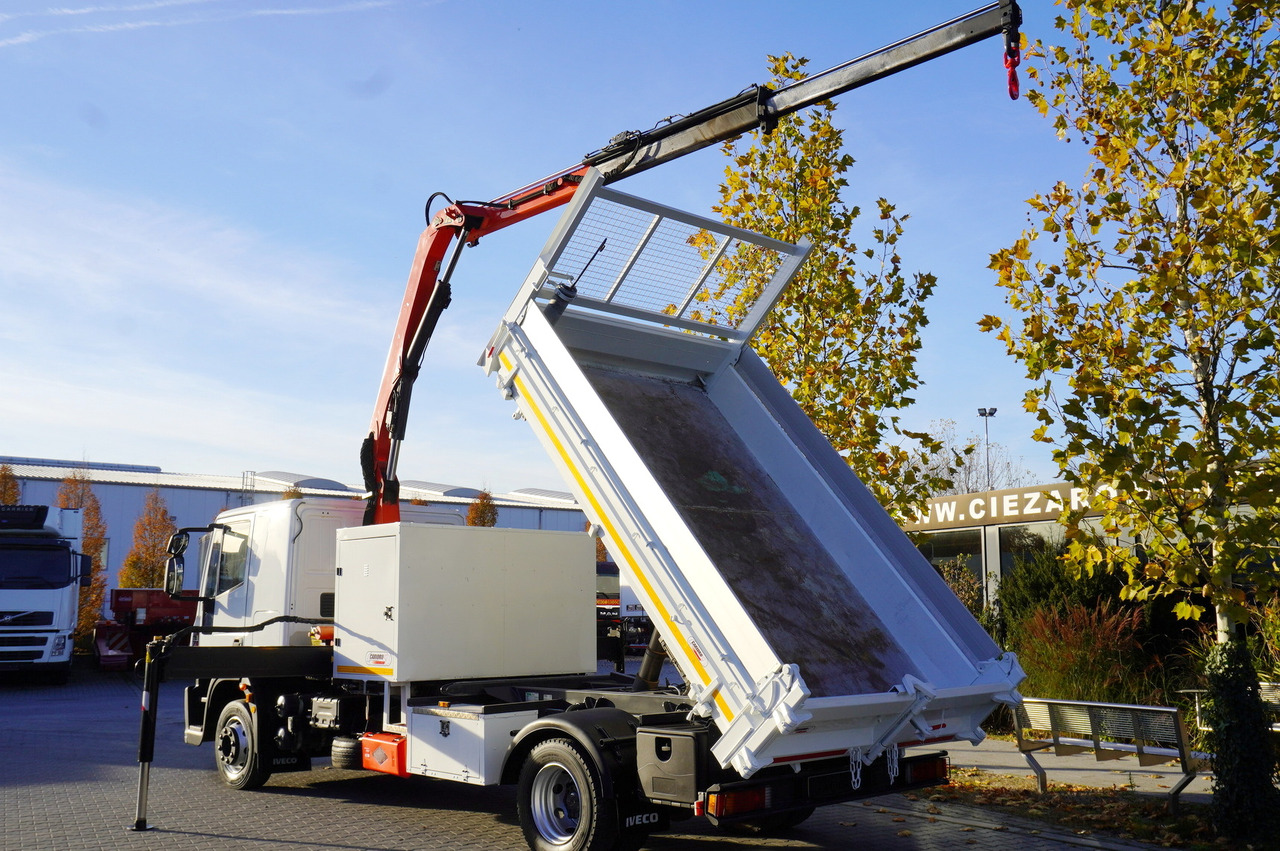 IVECO Eurocargo 120E18 Crane Palfinger / 3-way tipper / sleeper cab - Camión grúa: foto 4 IVECO Eurocargo 120E18 Crane Palfinger / 3-way tipper / sleeper cab - Camión grúa: foto 4