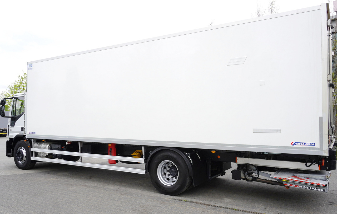 IVECO Eurocargo 190-280L E6 4x2 / Refrigerator / Dhollandia DHSM.20 tail lift / 21 pallet - Camión frigorífico: foto 3 IVECO Eurocargo 190-280L E6 4x2 / Refrigerator / Dhollandia DHSM.20 tail lift / 21 pallet - Camión frigorífico: foto 3