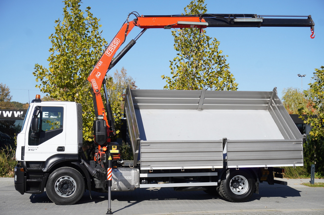 IVECO Stralis 310 E6 / NEW 3-sided tipper / Fassi F135 crane with remote control - Autogrúa: foto 5 IVECO Stralis 310 E6 / NEW 3-sided tipper / Fassi F135 crane with remote control - Autogrúa: foto 5