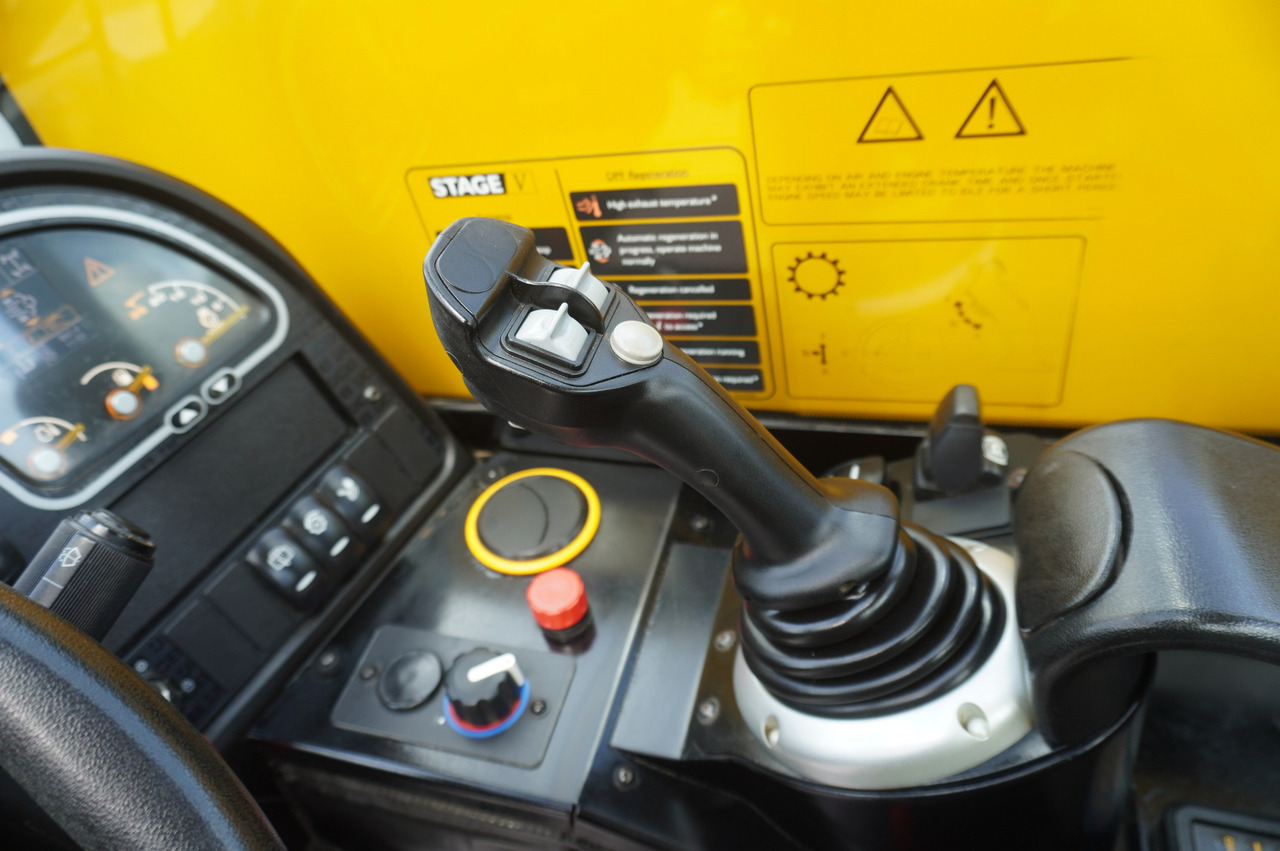 Cargadora de ruedas telescópica JCB 525-60T5 / 2022 / 860 MTH! / 2.5 T / Reach 6 m / joystick: foto 25