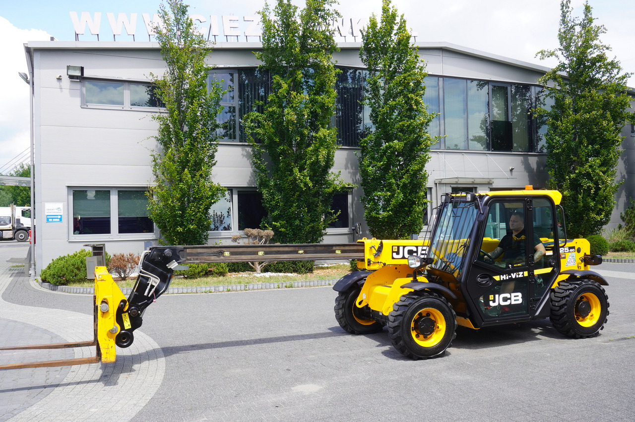Cargadora de ruedas telescópica JCB 525-60T5 / 2022 / 860 MTH! / 2.5 T / Reach 6 m / joystick: foto 20