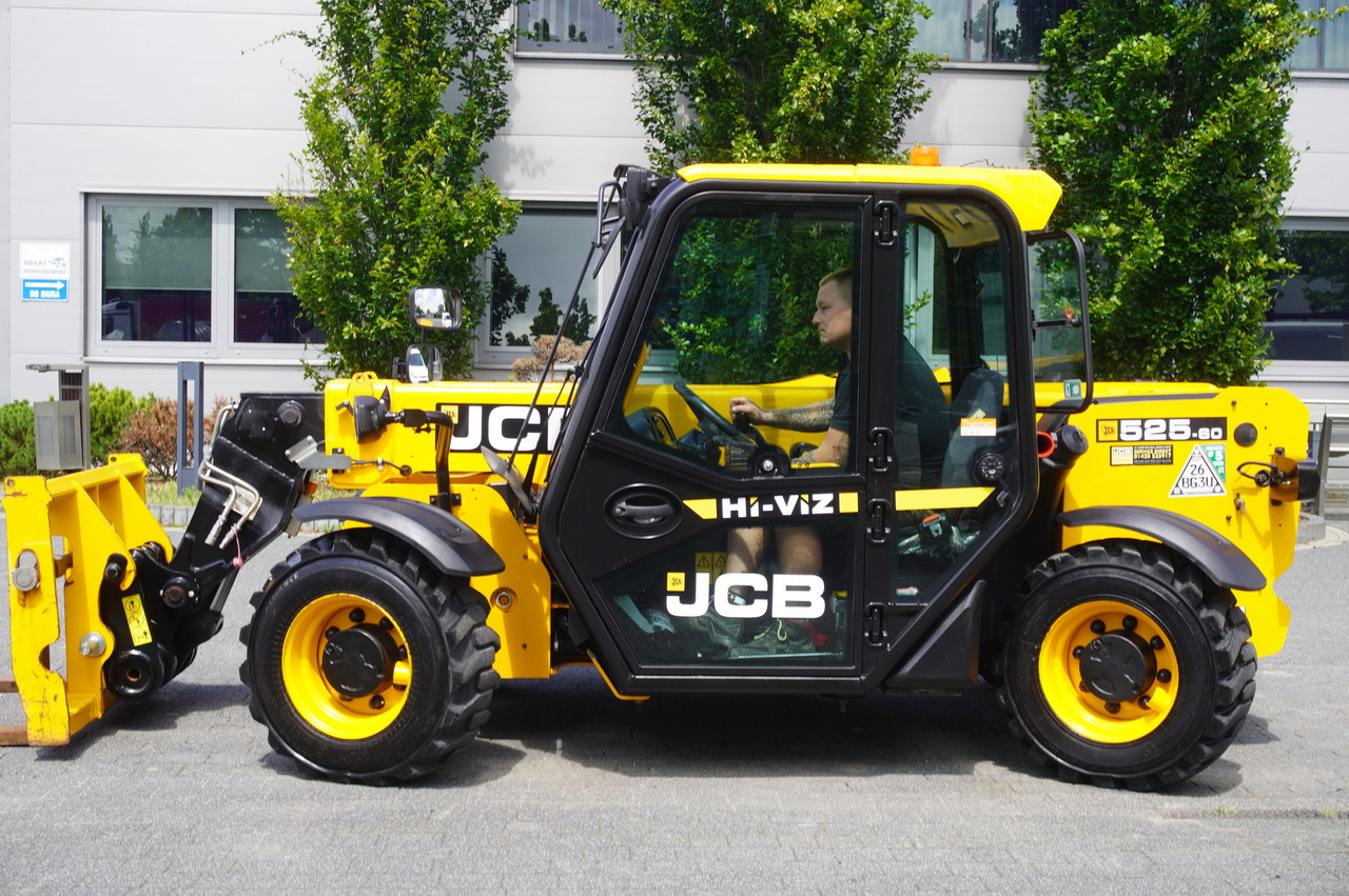 Cargadora de ruedas telescópica JCB 525-60T5 / 2022 / 860 MTH! / 2.5 T / Reach 6 m / joystick: foto 13