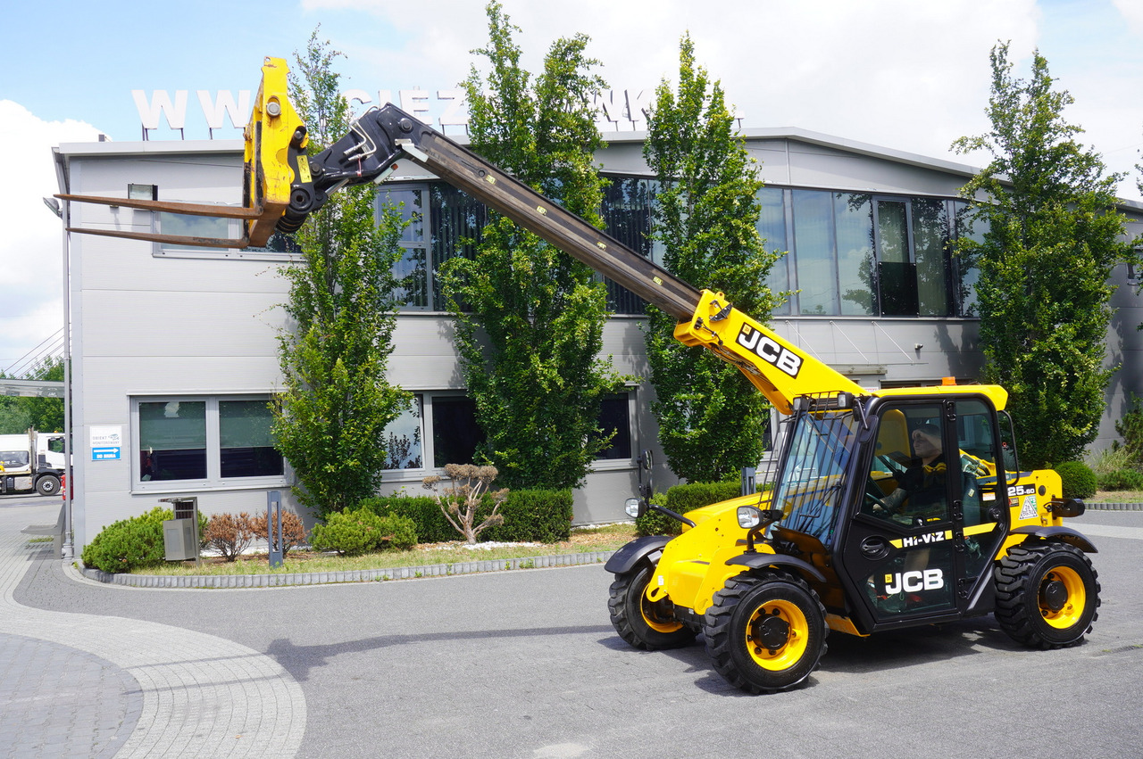 Cargadora de ruedas telescópica JCB 525-60T5 / 2022 / 860 MTH! / 2.5 T / Reach 6 m / joystick: foto 19