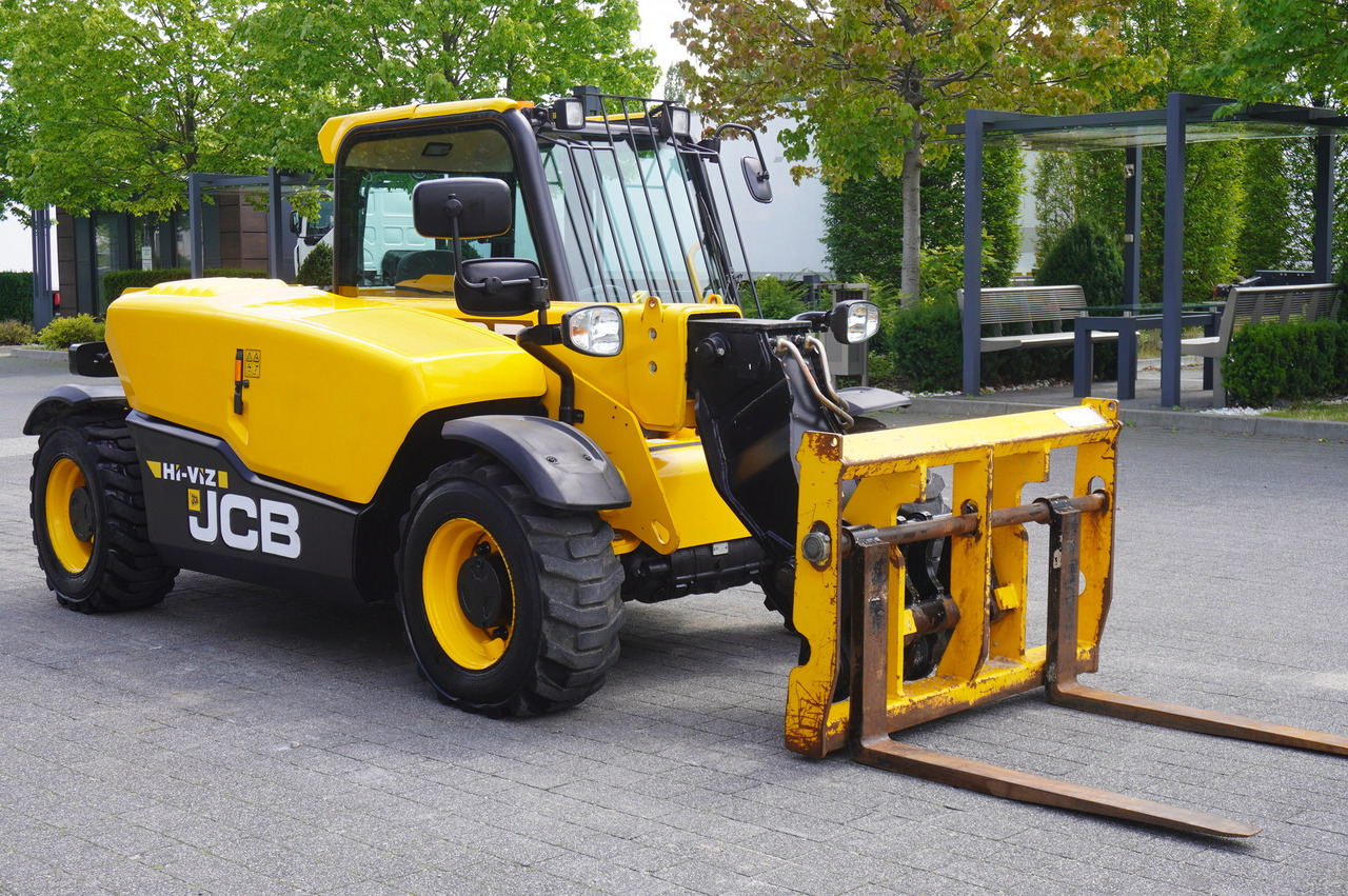 Cargadora de ruedas telescópica JCB 525-60T5 / 2022 / 860 MTH! / 2.5 T / Reach 6 m / joystick: foto 8