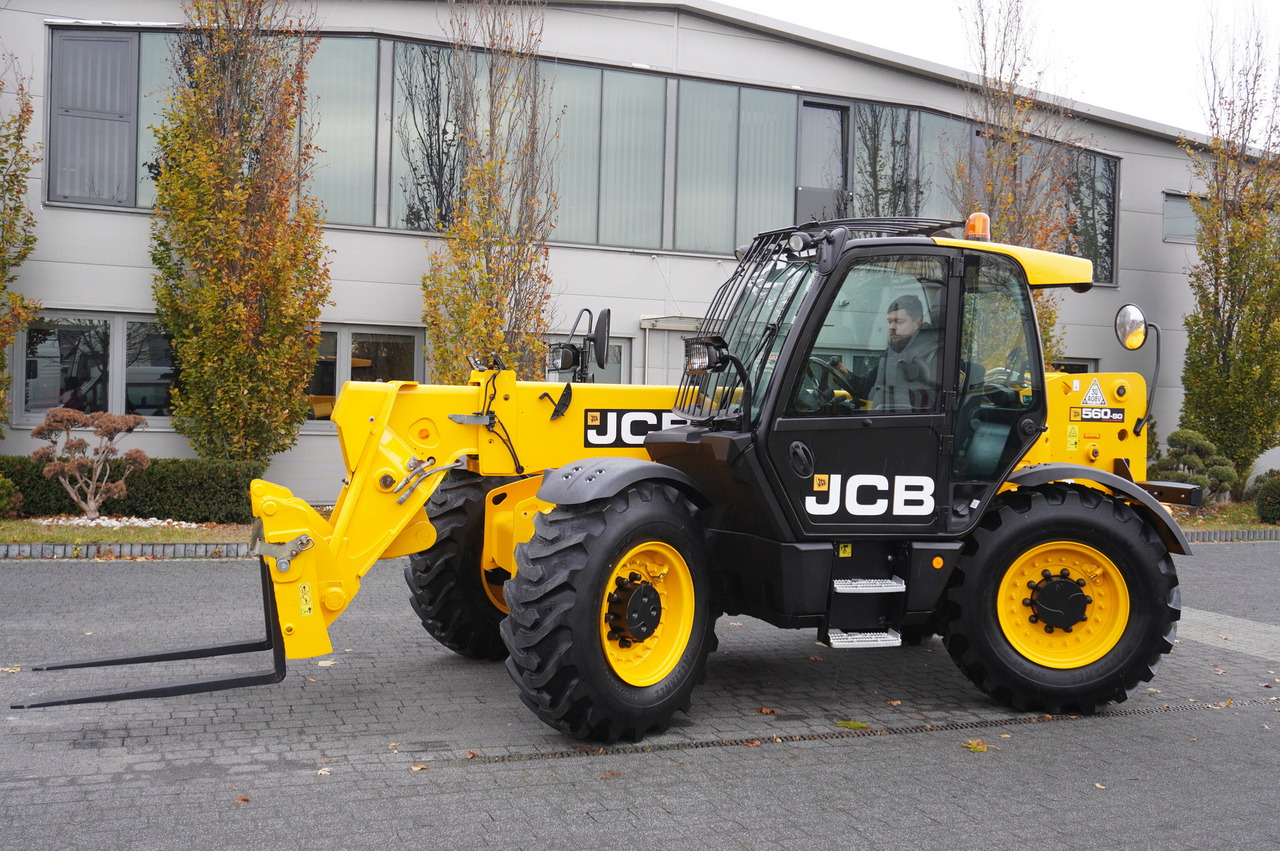 JCB 560-80 / 6 ton lifting capacity / power 146 HP - Manipulador telescópico: foto 3 JCB 560-80 / 6 ton lifting capacity / power 146 HP - Manipulador telescópico: foto 3
