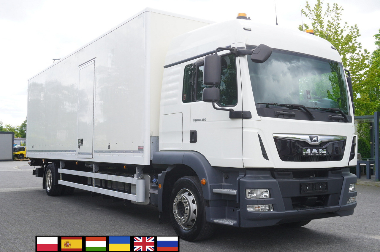 MAN TGM 18.320 / 21 EPAL box / 180 tho. km / Dhollandia 2500 kg / sleeping cab - Camión caja cerrada: foto 1 MAN TGM 18.320 / 21 EPAL box / 180 tho. km / Dhollandia 2500 kg / sleeping cab - Camión caja cerrada: foto 1