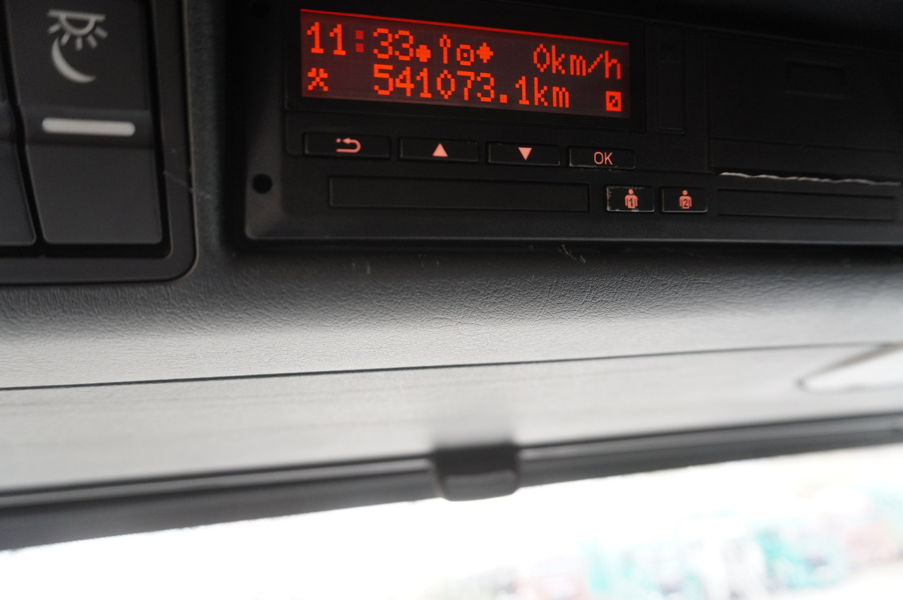 MAN TGS 35.420 8×2 / Chassis 6.4 m / 3 steered axles / 2 units - Camión chasis: foto 4 MAN TGS 35.420 8×2 / Chassis 6.4 m / 3 steered axles / 2 units - Camión chasis: foto 4