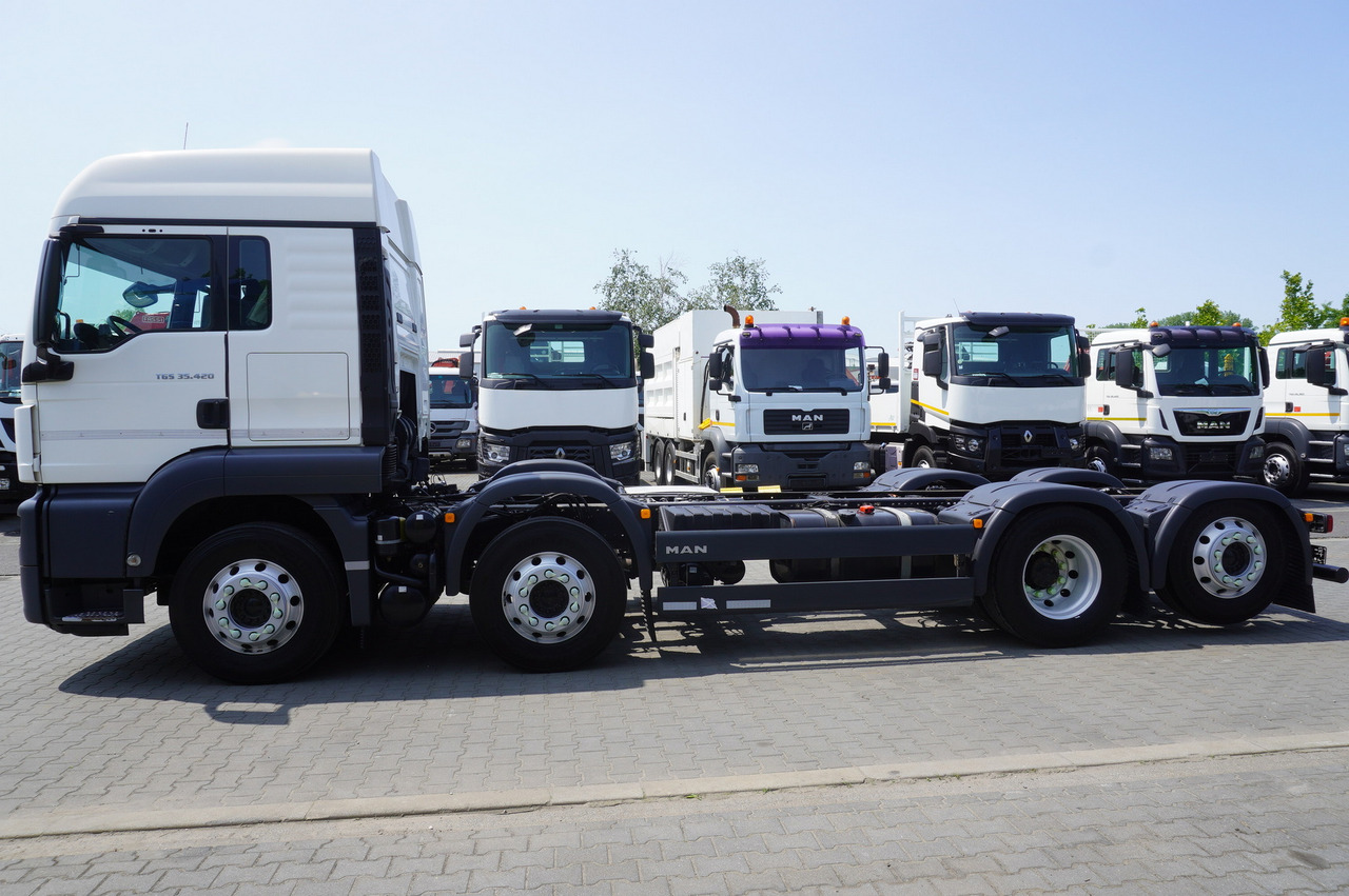 MAN TGS 35.420 8x2 / Chassis 6.4 m / 3 steered axles - Camión grúa: foto 3 MAN TGS 35.420 8x2 / Chassis 6.4 m / 3 steered axles - Camión grúa: foto 3