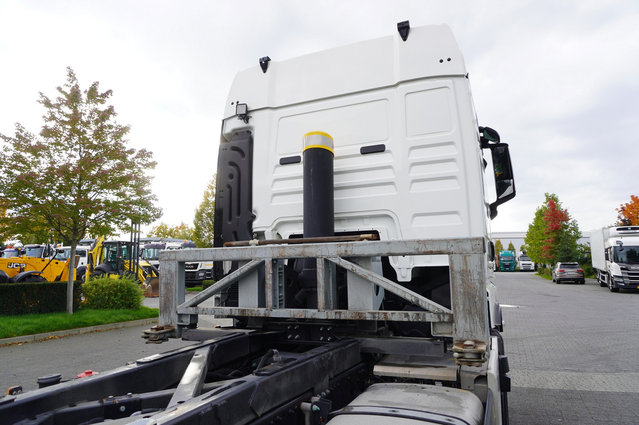 MAN TGX 26.470 6x2 COINTAINERKIPPER HYVA HIRMSCHLING / 200 tho. km! - Camión portacontenedore/ Intercambiable: foto 5 MAN TGX 26.470 6x2 COINTAINERKIPPER HYVA HIRMSCHLING / 200 tho. km! - Camión portacontenedore/ Intercambiable: foto 5