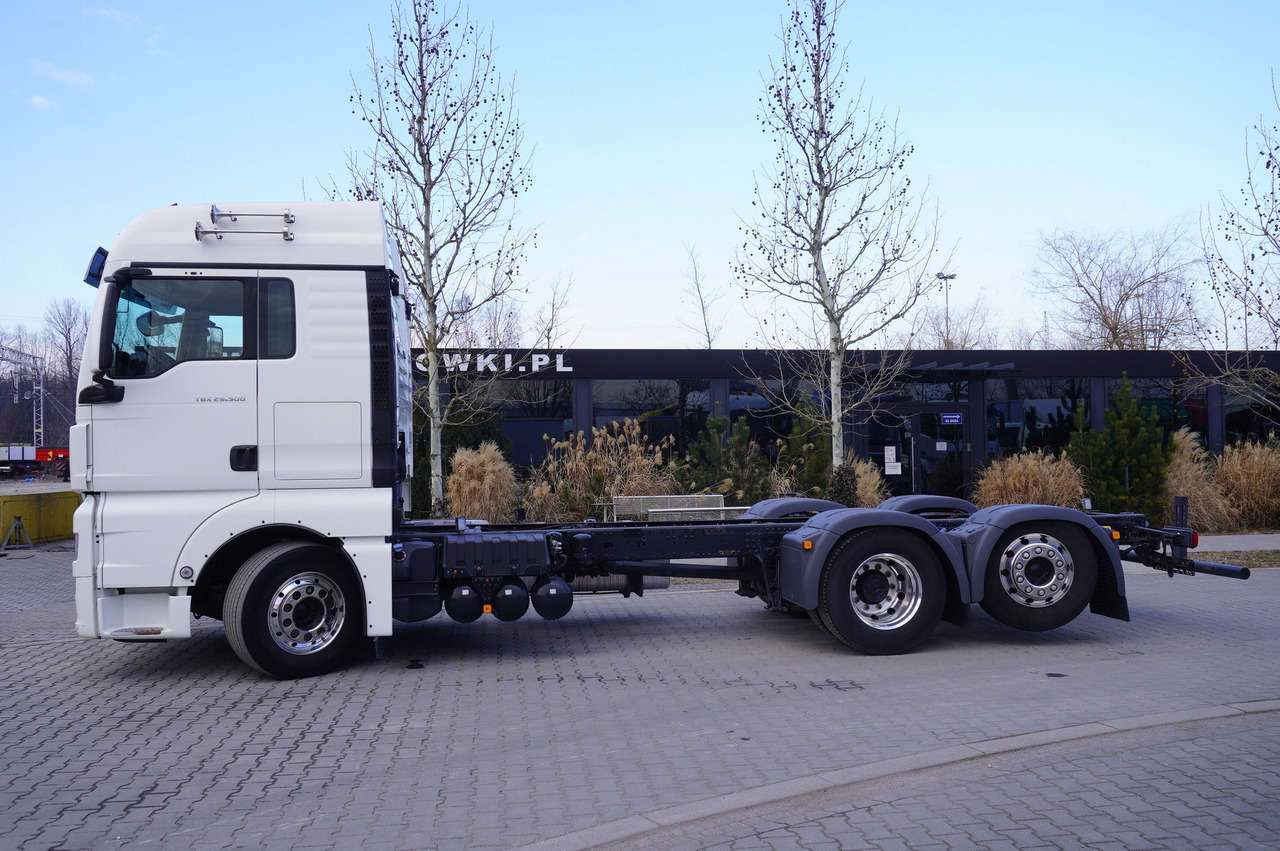 MAN TGX 26,500 / 500 HP / steering 3rd axle / 20 t cap. / Chassis 6.5 m - Camión chasis: foto 4 MAN TGX 26,500 / 500 HP / steering 3rd axle / 20 t cap. / Chassis 6.5 m - Camión chasis: foto 4