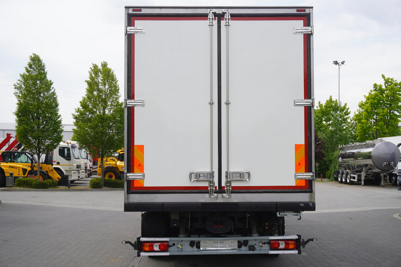 MERCEDES-BENZ 2543 / NEW Lamberet refrigerator/ 160 tho. km / steered 3rd axle - Camión frigorífico: foto 5 MERCEDES-BENZ 2543 / NEW Lamberet refrigerator/ 160 tho. km / steered 3rd axle - Camión frigorífico: foto 5