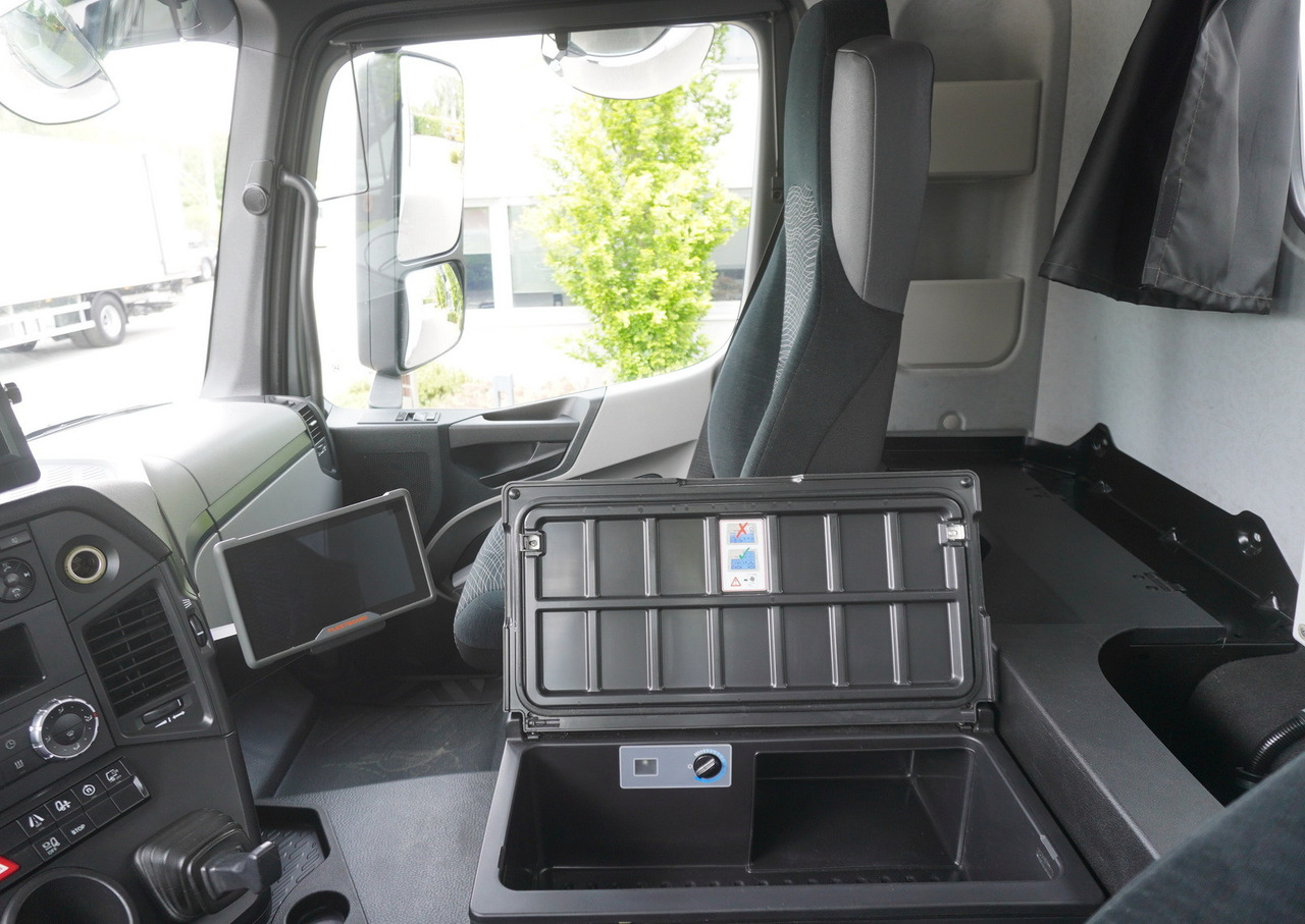 Camión frigorífico MERCEDES-BENZ 2543 / NEW Lamberet refrigerator/ 160 tho. km / steered 3rd axle: foto 30