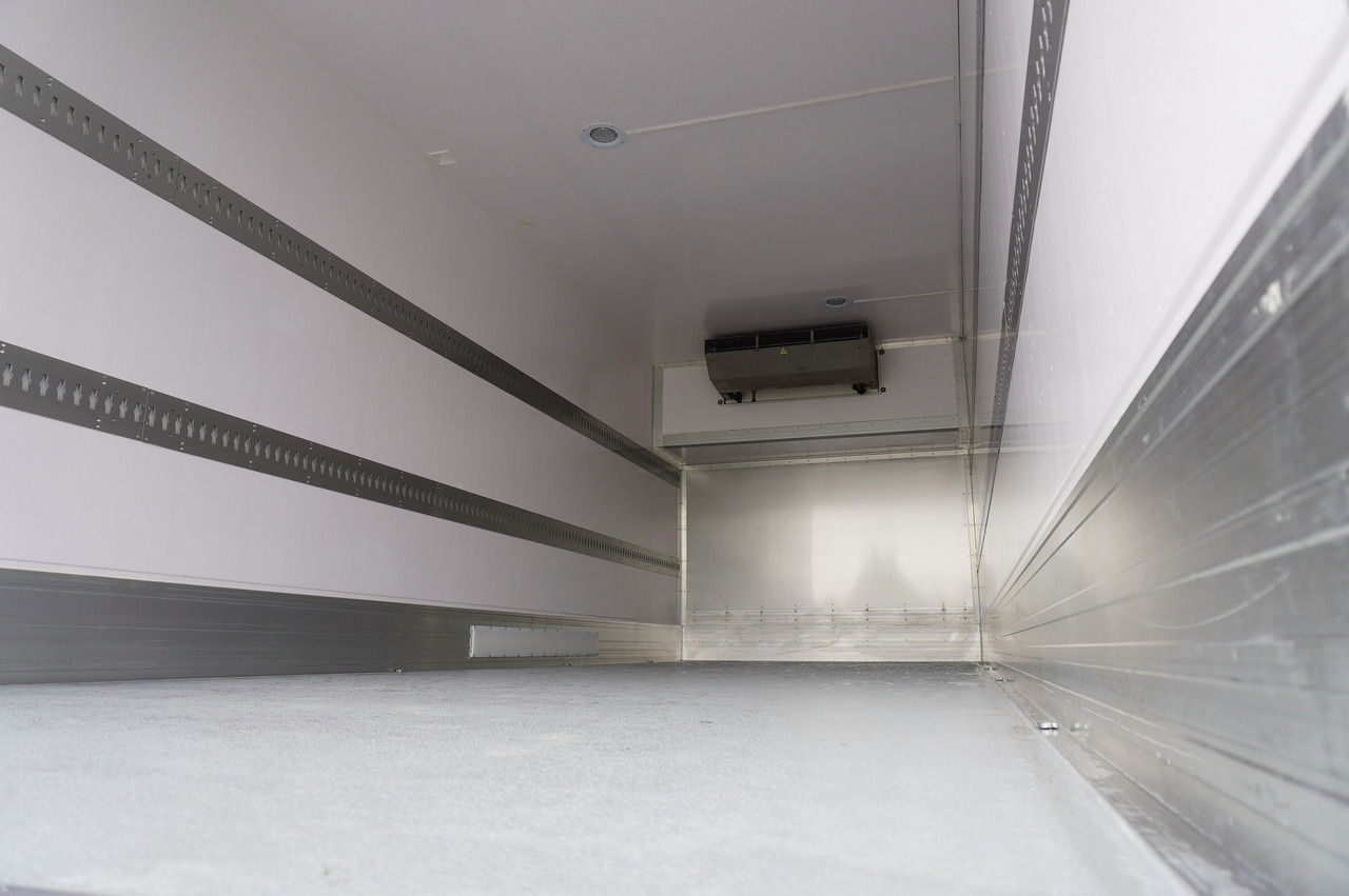 Camión frigorífico MERCEDES-BENZ 2543 / NEW Lamberet refrigerator/ 160 tho. km / steered 3rd axle: foto 14