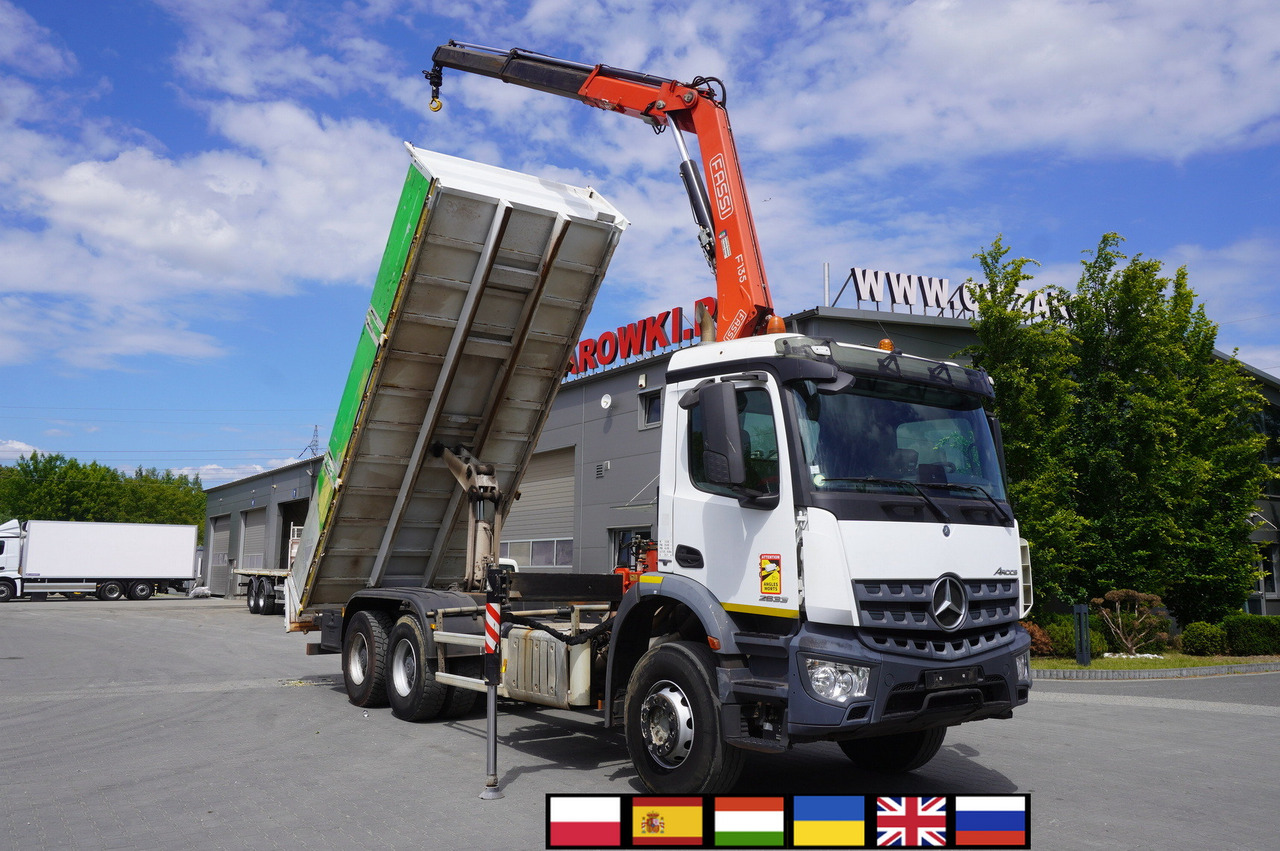MERCEDES-BENZ AROCS 2633 6x4 / 5.5 T crane FASSI F135 / Tipper 15 EPAL - Camión volquete, Camión grúa: foto 1 MERCEDES-BENZ AROCS 2633 6x4 / 5.5 T crane FASSI F135 / Tipper 15 EPAL - Camión volquete, Camión grúa: foto 1