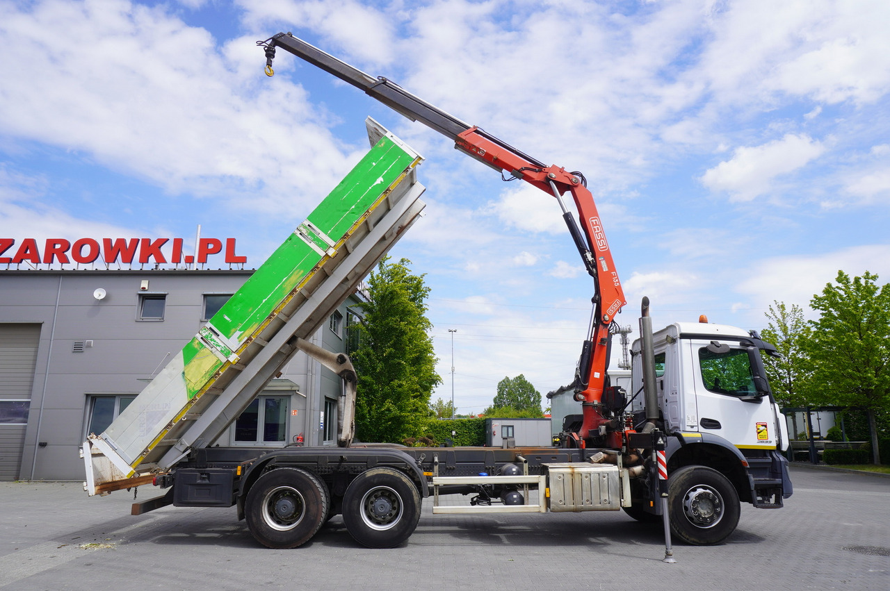 MERCEDES-BENZ AROCS 2633 6x4 / 5.5 T crane FASSI F135 / Tipper 15 EPAL - Camión caja abierta, Camión grúa: foto 4 MERCEDES-BENZ AROCS 2633 6x4 / 5.5 T crane FASSI F135 / Tipper 15 EPAL - Camión caja abierta, Camión grúa: foto 4