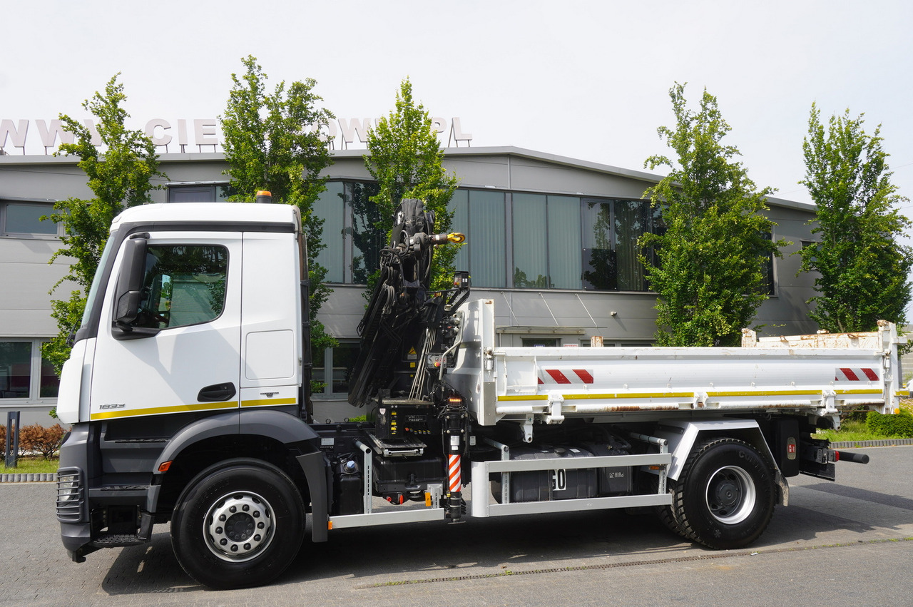 MERCEDES-BENZ Arocs 1833 / 87,000 km!!! / Hds HIAB X-DUO 128 B-2 / three-sided tipper - Camión volquete, Camión grúa: foto 5 MERCEDES-BENZ Arocs 1833 / 87,000 km!!! / Hds HIAB X-DUO 128 B-2 / three-sided tipper - Camión volquete, Camión grúa: foto 5