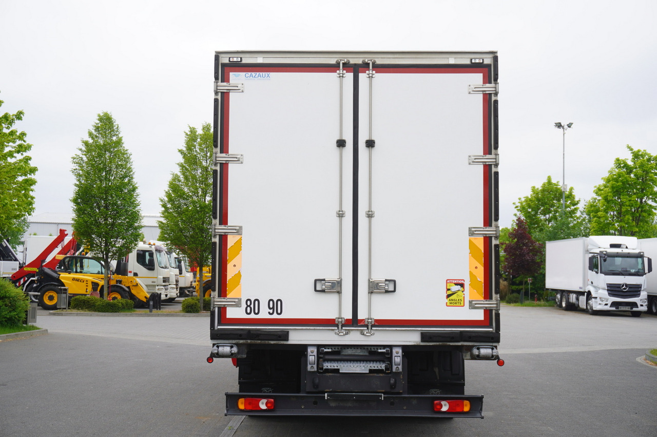 RENAULT D13 / 140 tho km !!! / Meat hook refrigerator / Thermoking T800R / 2 units - Camión frigorífico: foto 4 RENAULT D13 / 140 tho km !!! / Meat hook refrigerator / Thermoking T800R / 2 units - Camión frigorífico: foto 4