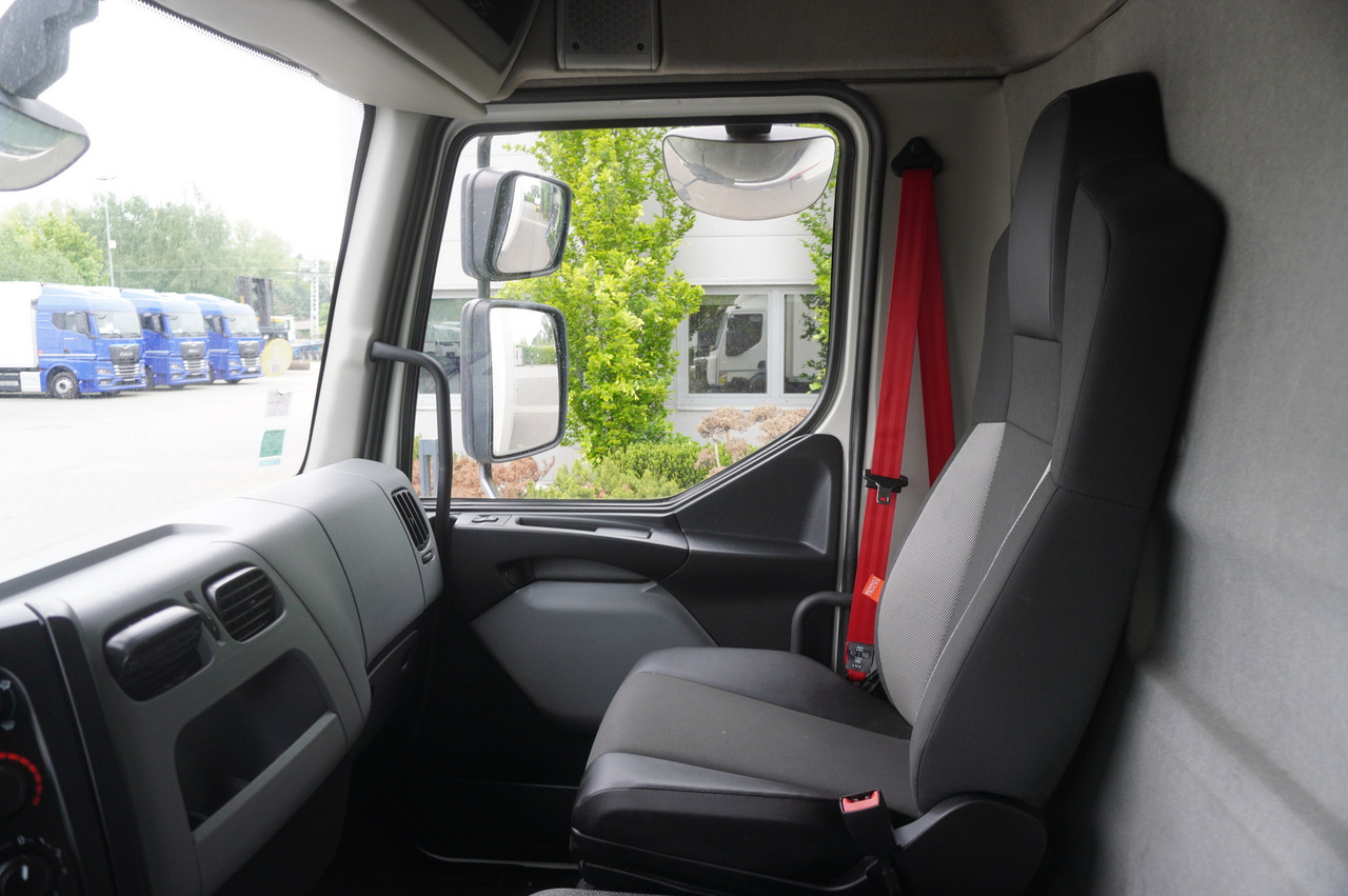 Camión frigorífico para transporte de carne RENAULT D13 / 140 tho km !!! / Meat hook refrigerator / Thermoking T800R / 2 units: foto 20