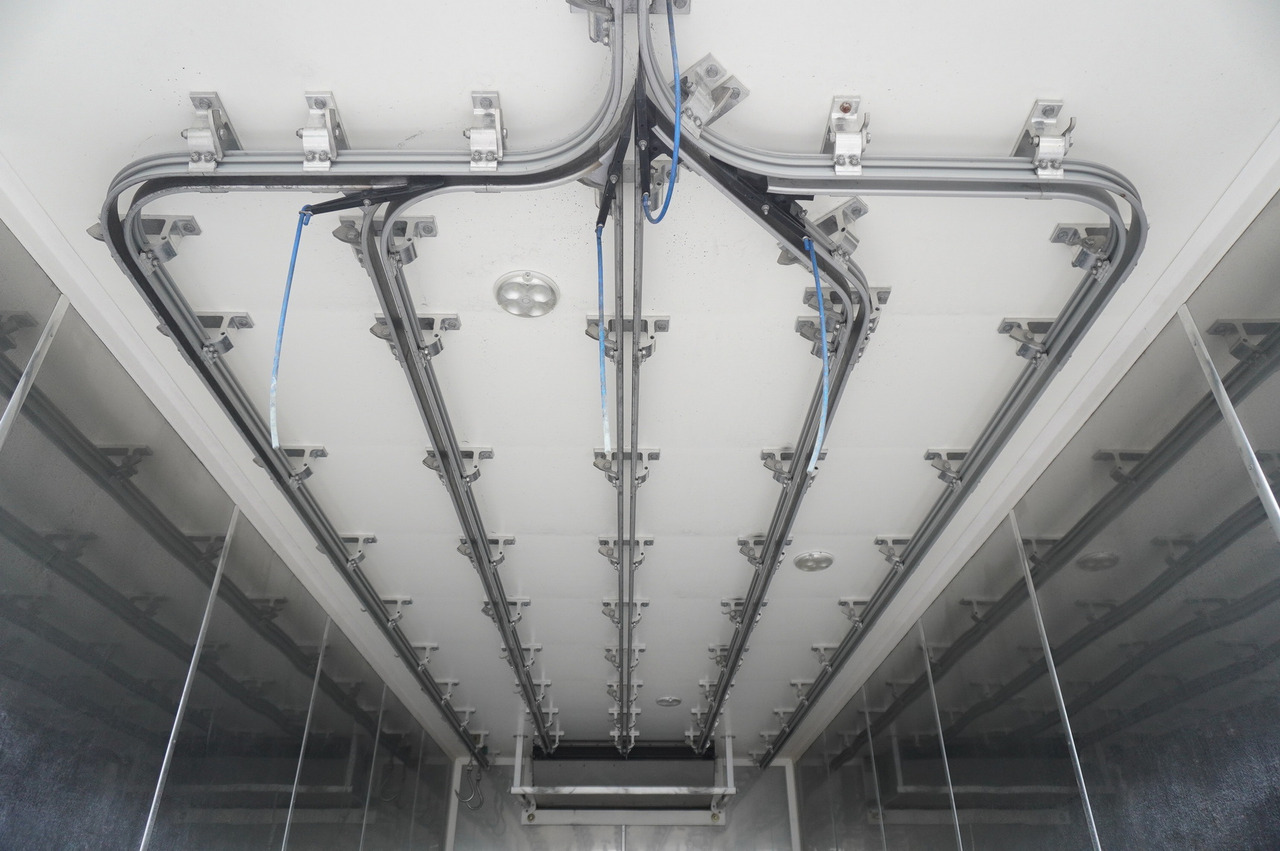Camión frigorífico para transporte de carne RENAULT D13 / 140 tho km !!! / Meat hook refrigerator / Thermoking T800R / 2 units: foto 12