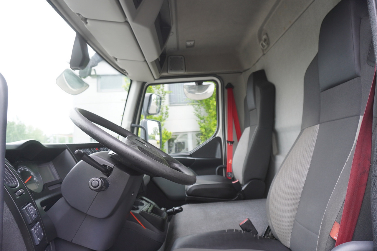 Camión frigorífico para transporte de carne RENAULT D13 / 140 tho km !!! / Meat hook refrigerator / Thermoking T800R / 2 units: foto 15