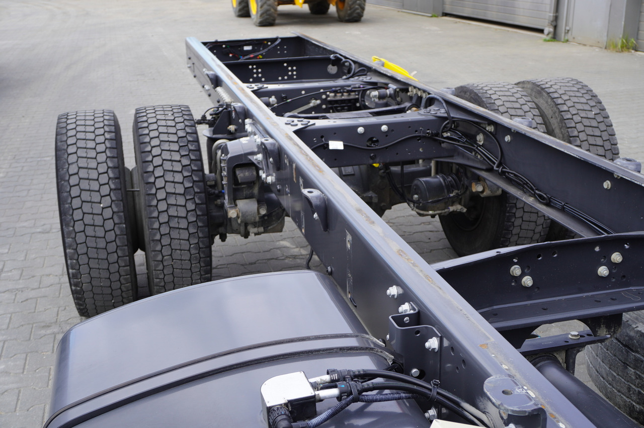 Camión portacontenedore/ Intercambiable RENAULT D16 / Chassis 7.1 m / Differential lock: foto 9