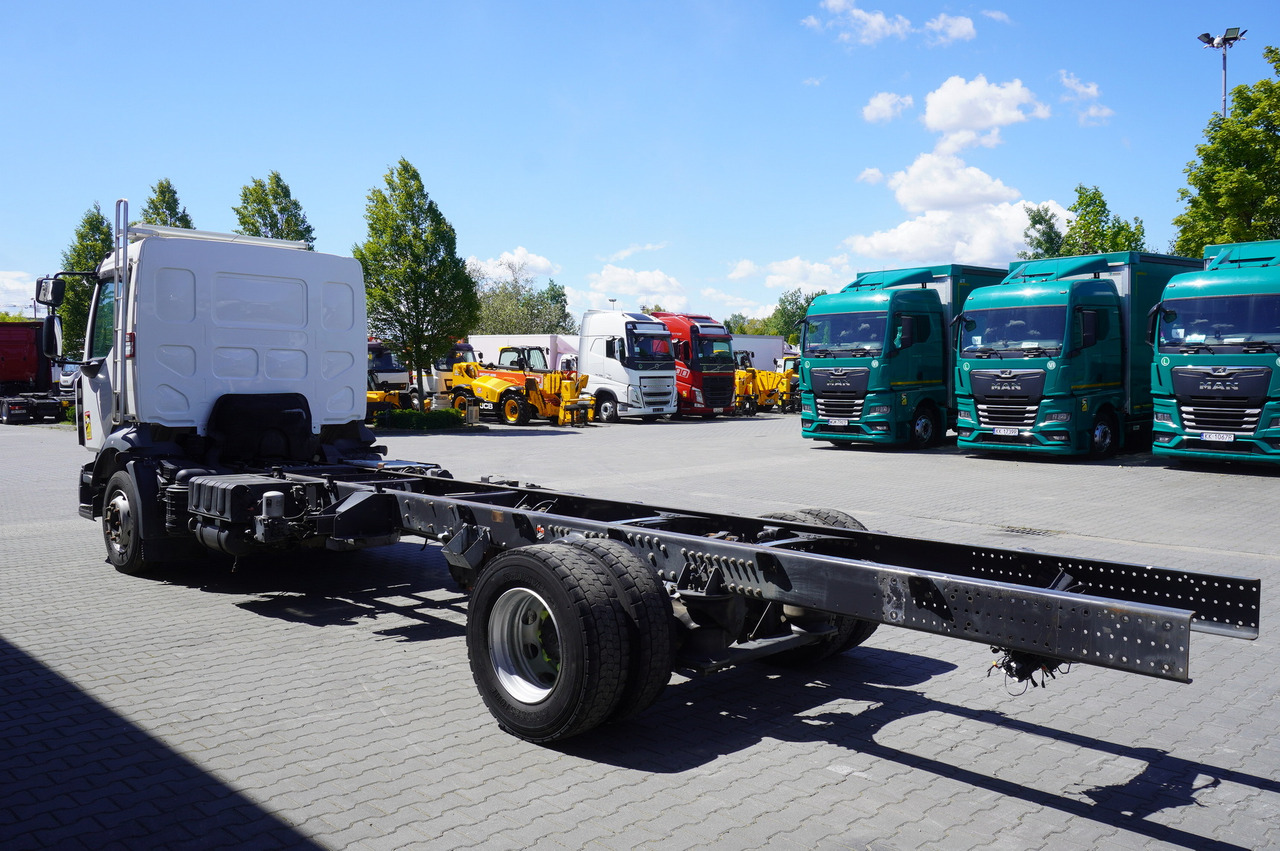 RENAULT Renault D16 / frame 7.3 m / Differential lock / 3 units - Camión portacontenedore/ Intercambiable: foto 4 RENAULT Renault D16 / frame 7.3 m / Differential lock / 3 units - Camión portacontenedore/ Intercambiable: foto 4