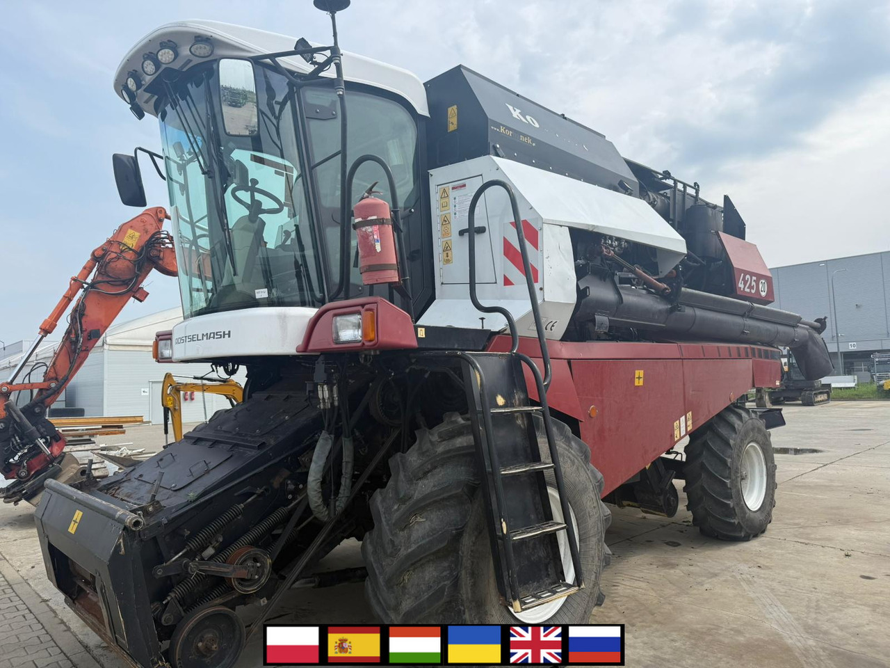 ROSTSELMASH VECTOR 425 RSM-101 grain harvester + Header 5 m + rapeseed harvesting extension / 2300 MTH - Cosechadora de granos: foto 1 ROSTSELMASH VECTOR 425 RSM-101 grain harvester + Header 5 m + rapeseed harvesting extension / 2300 MTH - Cosechadora de granos: foto 1