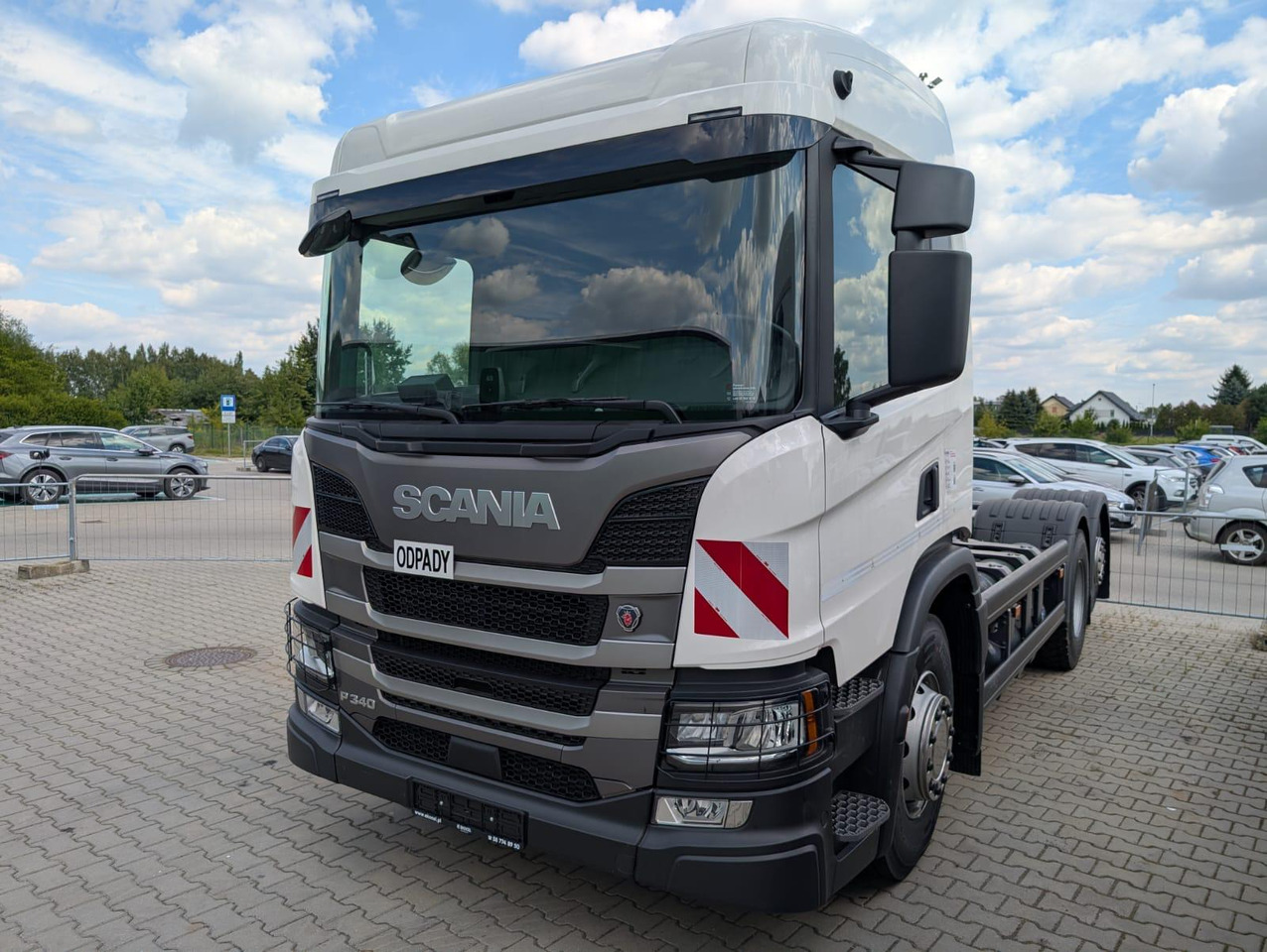 SCANIA P 340 B6x2*4NA / chassis frame / steering axle / CNG / large cab / 8 units - Camión de basura: foto 2 SCANIA P 340 B6x2*4NA / chassis frame / steering axle / CNG / large cab / 8 units - Camión de basura: foto 2