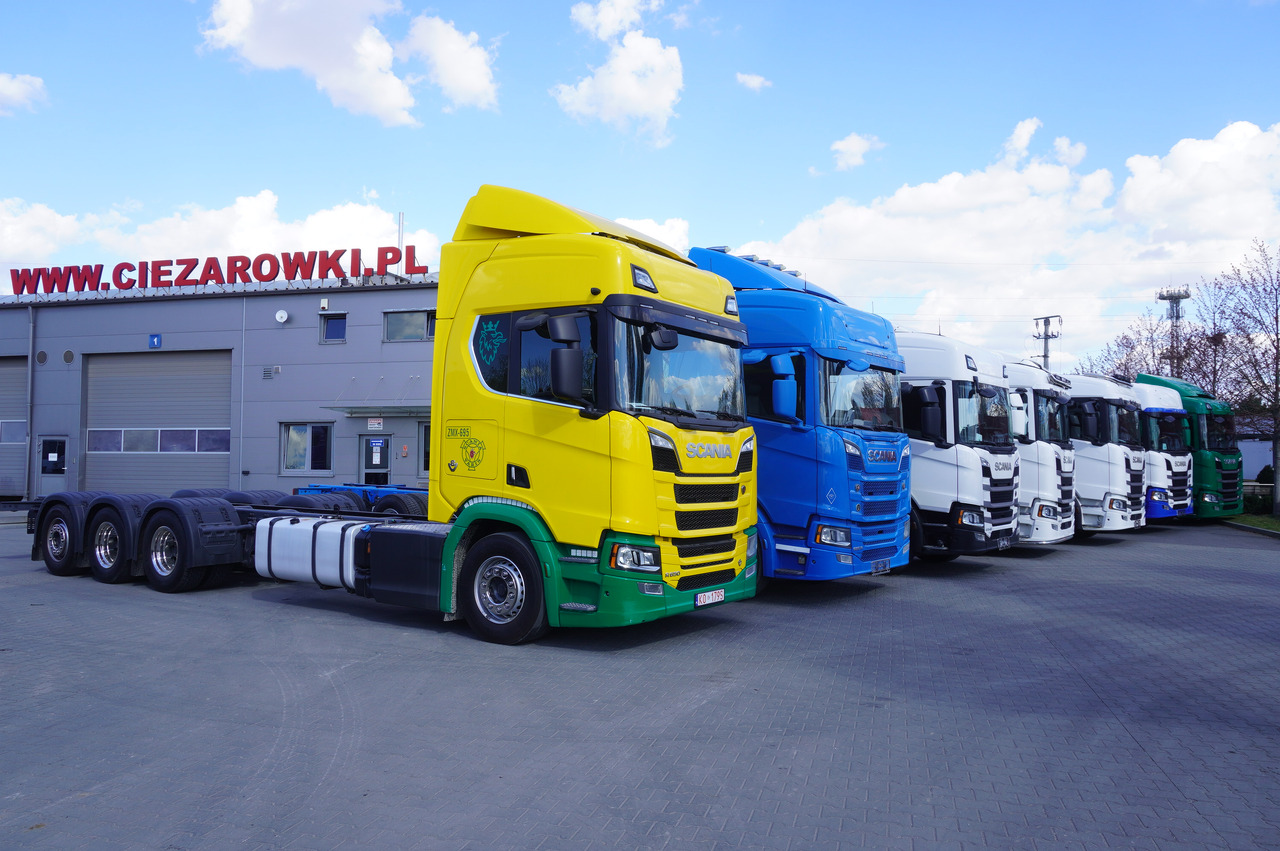 SCANIA R650 V8 / 650 HP/ frame 8.8 m / steered 4th axis / 20 units - Camión grúa: foto 1 SCANIA R650 V8 / 650 HP/ frame 8.8 m / steered 4th axis / 20 units - Camión grúa: foto 1