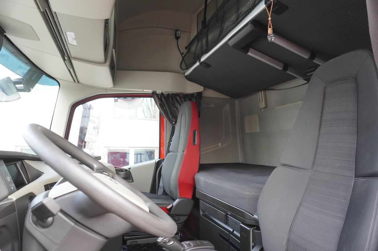 VOLVO FH 500 / BRAND-NEW Kässbohrer LB3E low-bed semi-trailer / 500 HP - Camión portavehículos: foto 5 VOLVO FH 500 / BRAND-NEW Kässbohrer LB3E low-bed semi-trailer / 500 HP - Camión portavehículos: foto 5