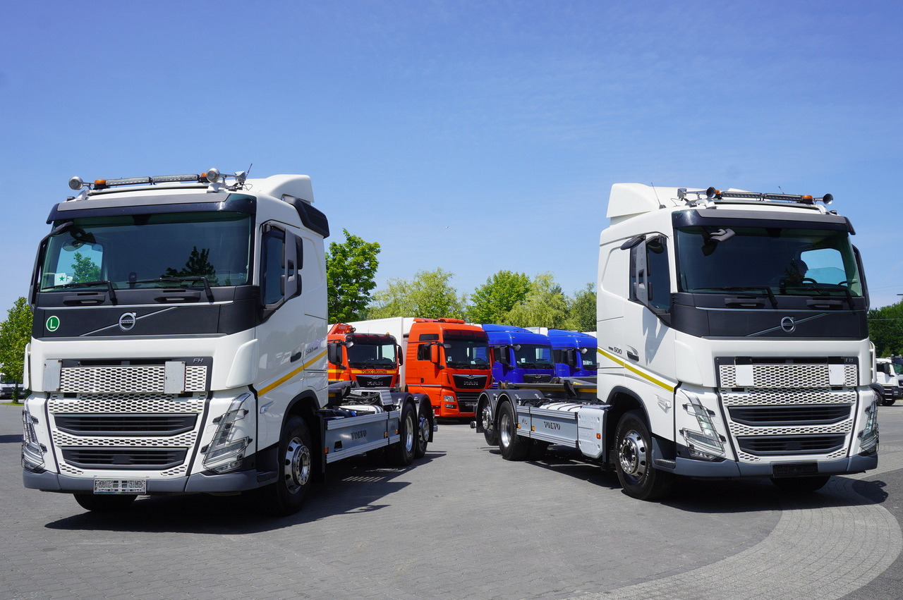 VOLVO FH 500 / VDL hooklift 21 tons / 2022 / steering 3d axle / 2 units - Camión multibasculante: foto 2 VOLVO FH 500 / VDL hooklift 21 tons / 2022 / steering 3d axle / 2 units - Camión multibasculante: foto 2