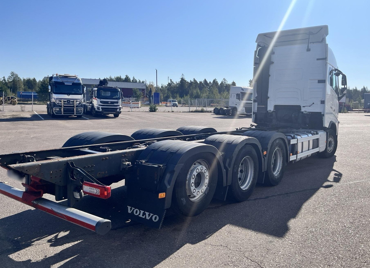 VOLVO FH 650 8x4 / Truck chassis / Sleeper cab - Camión chasis: foto 3 VOLVO FH 650 8x4 / Truck chassis / Sleeper cab - Camión chasis: foto 3