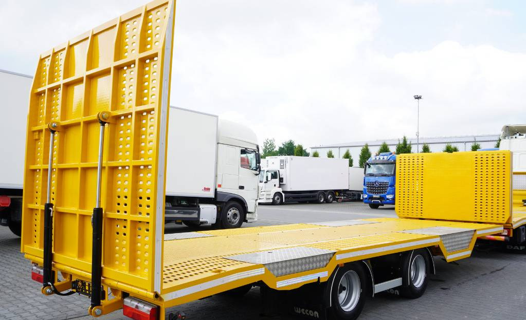WECON trailer with a new tow truck body y.2023 - Remolque góndola rebajadas: foto 1 WECON trailer with a new tow truck body y.2023 - Remolque góndola rebajadas: foto 1
