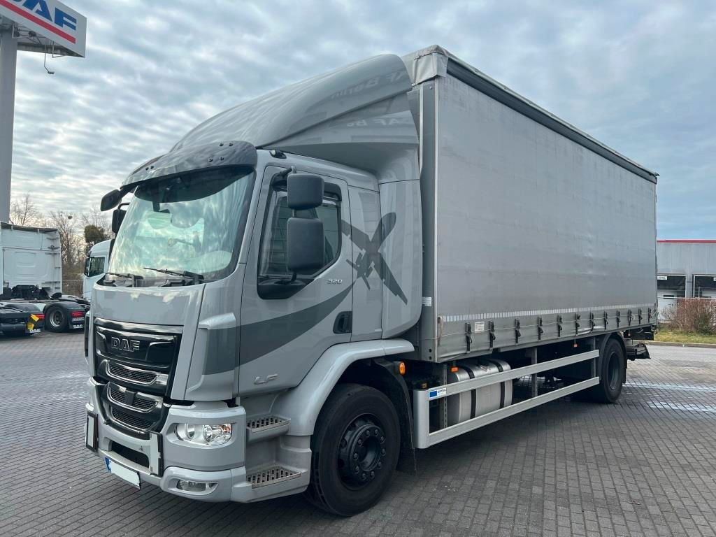 DAF LF 320 FA 19 to. Schiebeplane Edscha LBW 1.5 to - Camión lona: foto 2 DAF LF 320 FA 19 to. Schiebeplane Edscha LBW 1.5 to - Camión lona: foto 2