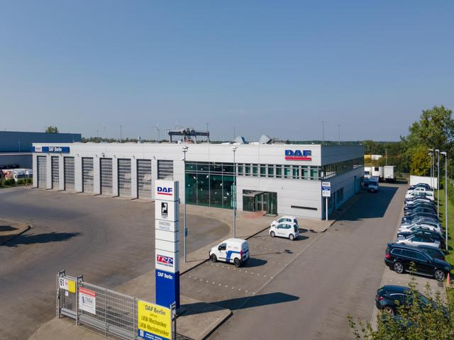 DAF XB 290 FA 16 to. Curtainsider LBW 1.5 AHK - Camión lona: foto 1 DAF XB 290 FA 16 to. Curtainsider LBW 1.5 AHK - Camión lona: foto 1