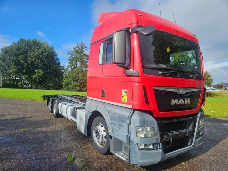 MAN TGX 24.400 6X2 BDF Euro 6 - Camión portacontenedore/ Intercambiable: foto 2 MAN TGX 24.400 6X2 BDF Euro 6 - Camión portacontenedore/ Intercambiable: foto 2