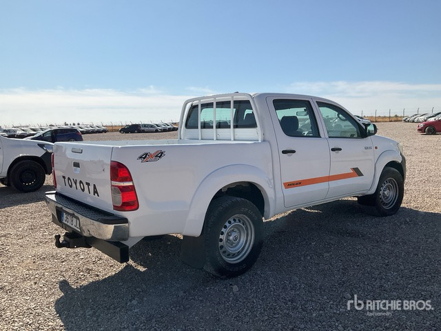 2015 Toyota Hilux 4x4 Crew Cab Pickup - Pick-up: foto 4 2015 Toyota Hilux 4x4 Crew Cab Pickup - Pick-up: foto 4