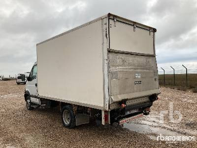 RENAULT 120.35 4x2 - Camión caja cerrada: foto 2 RENAULT 120.35 4x2 - Camión caja cerrada: foto 2