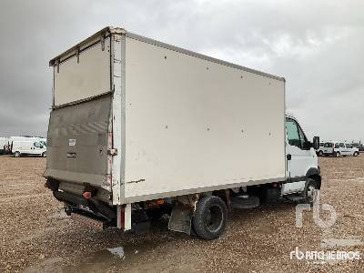 RENAULT 120.35 4x2 - Camión caja cerrada: foto 3 RENAULT 120.35 4x2 - Camión caja cerrada: foto 3