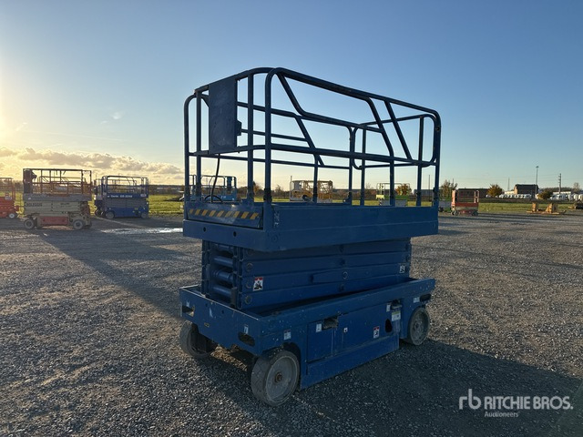 2007 Haulotte Compact12 Electric Scissor Lift - Plataforma de tijeras: foto 2 2007 Haulotte Compact12 Electric Scissor Lift - Plataforma de tijeras: foto 2