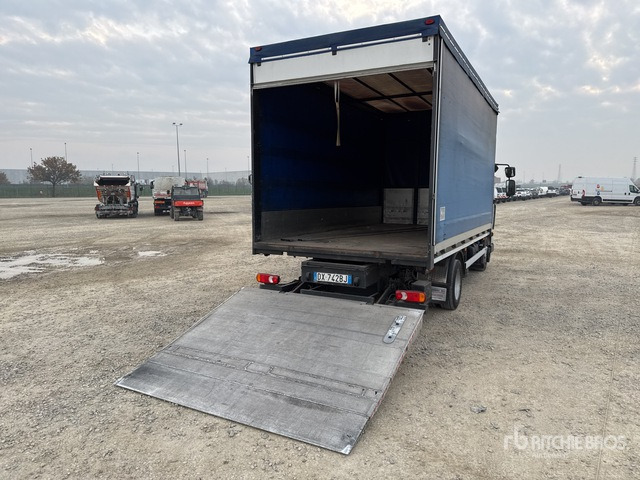 2010 Renault Midlum 215.75 4x2 Curtain Side Truck - Camión lona: foto 4 2010 Renault Midlum 215.75 4x2 Curtain Side Truck - Camión lona: foto 4