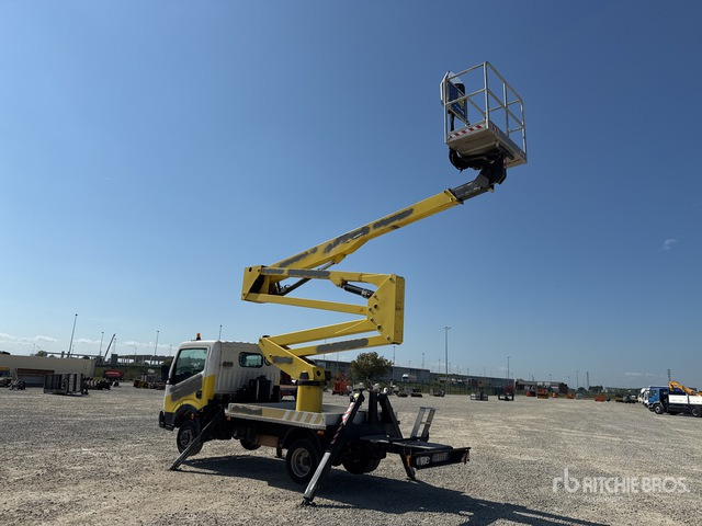 2011 Nissan Cabstar 2011 Socage DA320 20 m on Bucket Truck - Camión con plataforma elevadora: foto 4 2011 Nissan Cabstar 2011 Socage DA320 20 m on Bucket Truck - Camión con plataforma elevadora: foto 4